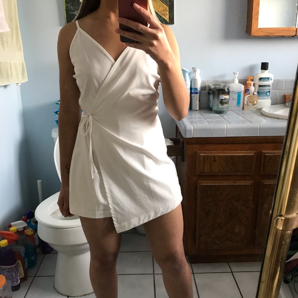 🚫 SOLD White Wrap Dress